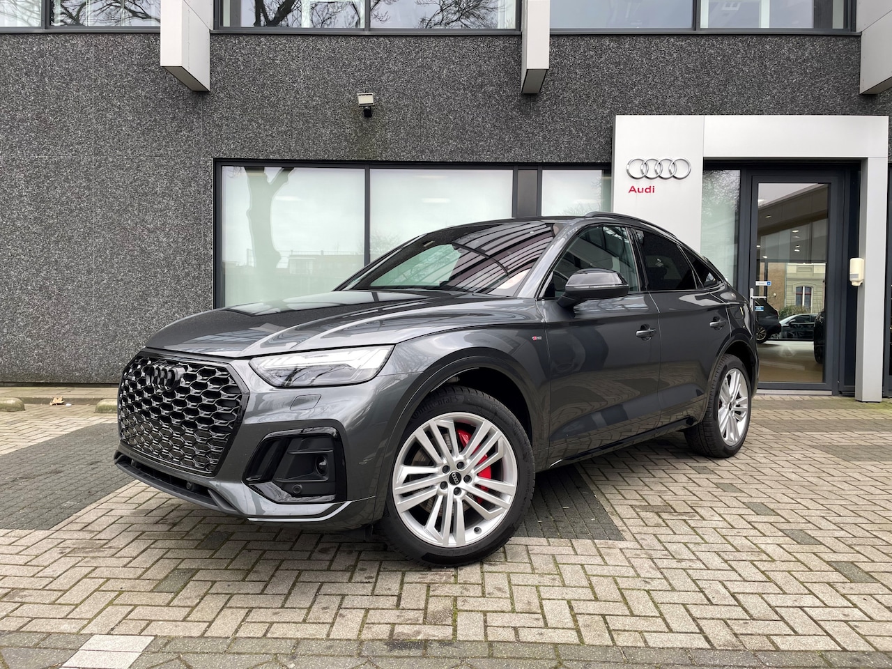 Audi Q5 Sportback - 55 TFSI e S edition Competition/Dakreling zwart/Optiek zwart/Lane assist/Inklapbare buiten - AutoWereld.nl