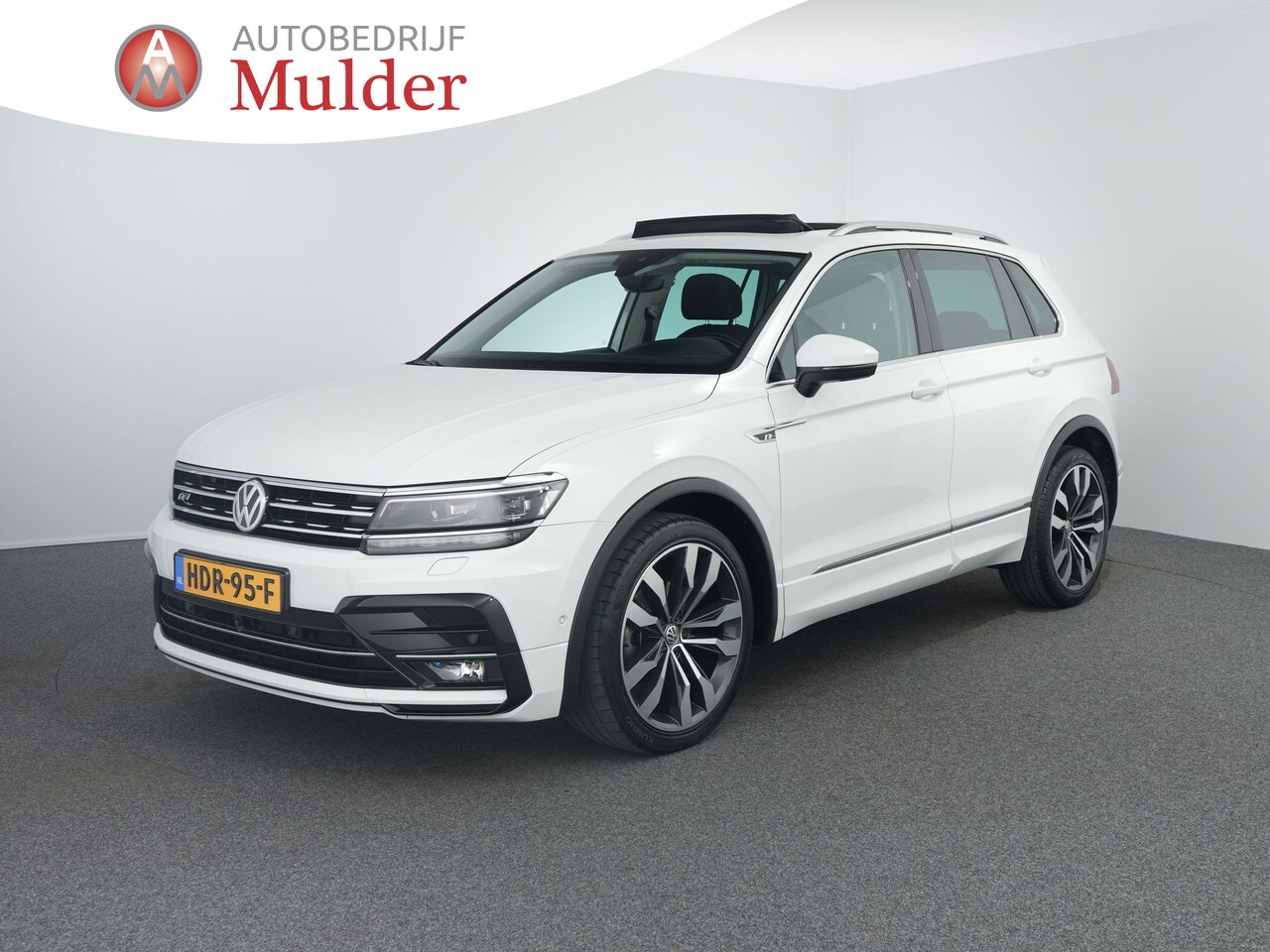 Volkswagen Tiguan - 1.4 TSI ACT Highline Business R | Pano | 20"Lm | ACC | LED | Headup - AutoWereld.nl