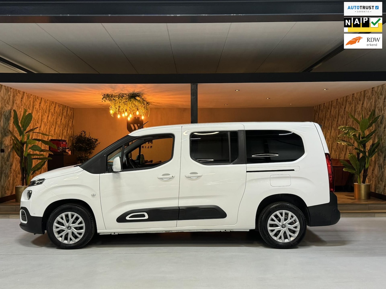 Citroën Berlingo XL - 1.2 PureTech Shine 7p. Garanite Dealerondh 360Camera Headup Navi Carplay Clima Cruise Rijk - AutoWereld.nl