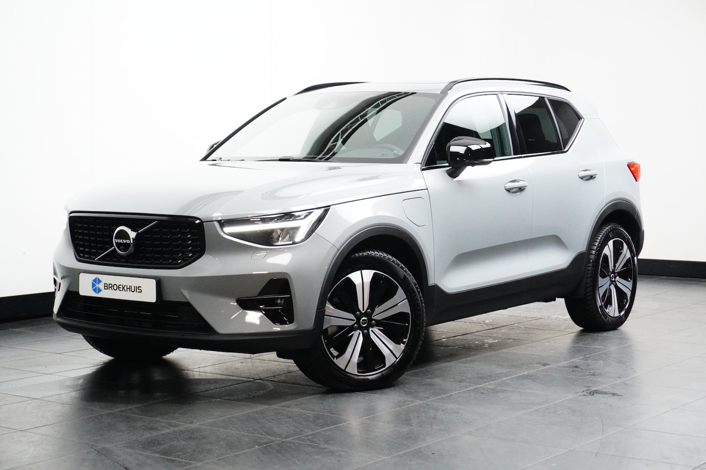 Volvo XC40 - Recharge T4 Ultimate Dark | Adaptive Cruise | Harman/Kardon | 360° Camera | Panoramadak | - AutoWereld.nl