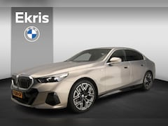 BMW 5-serie - Sedan 520i | M-Sportpakket | LED | Leder | HUD | Trekhaak | Comfortzetels | Keyles go | DA