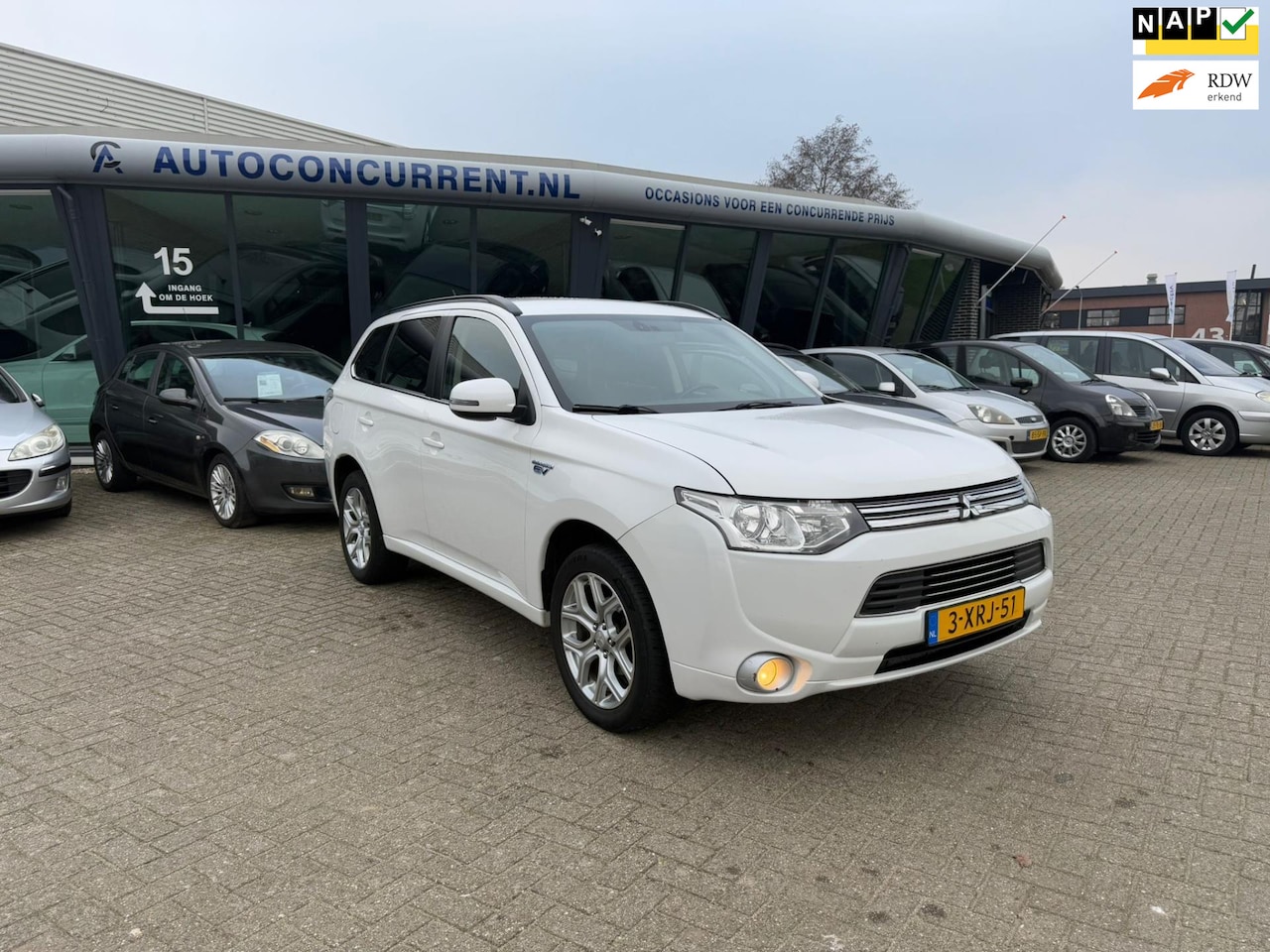 Mitsubishi Outlander - 2.0 PHEV Business Edition 2.0 PHEV Business Edition, Inruil mogelijk. - AutoWereld.nl