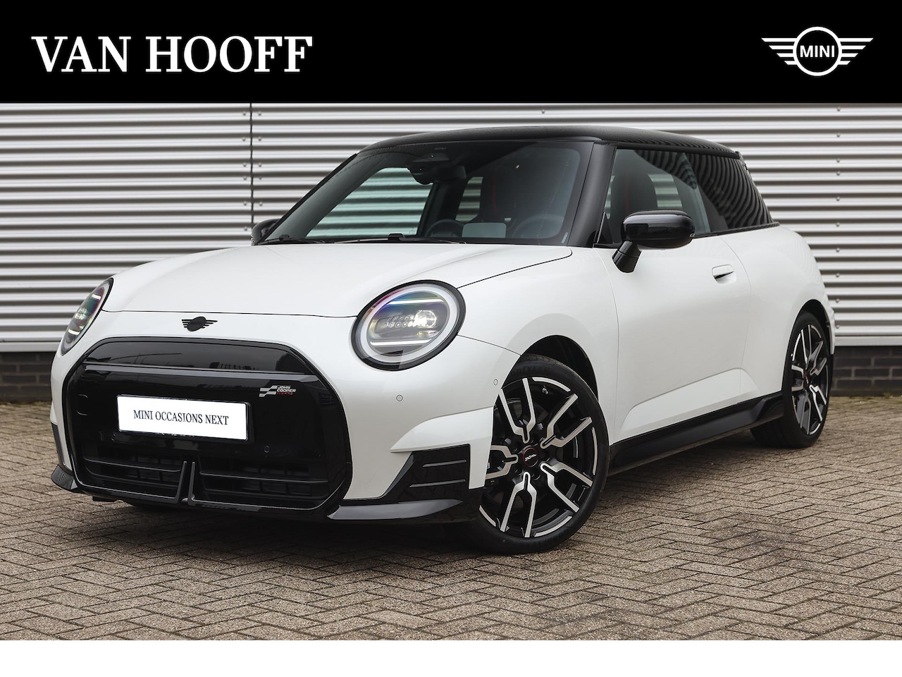 MINI Cooper - Hatchback E / John Cooper Works / Pakket M / 18 inch JCW Lap Spoke 2-tone - AutoWereld.nl