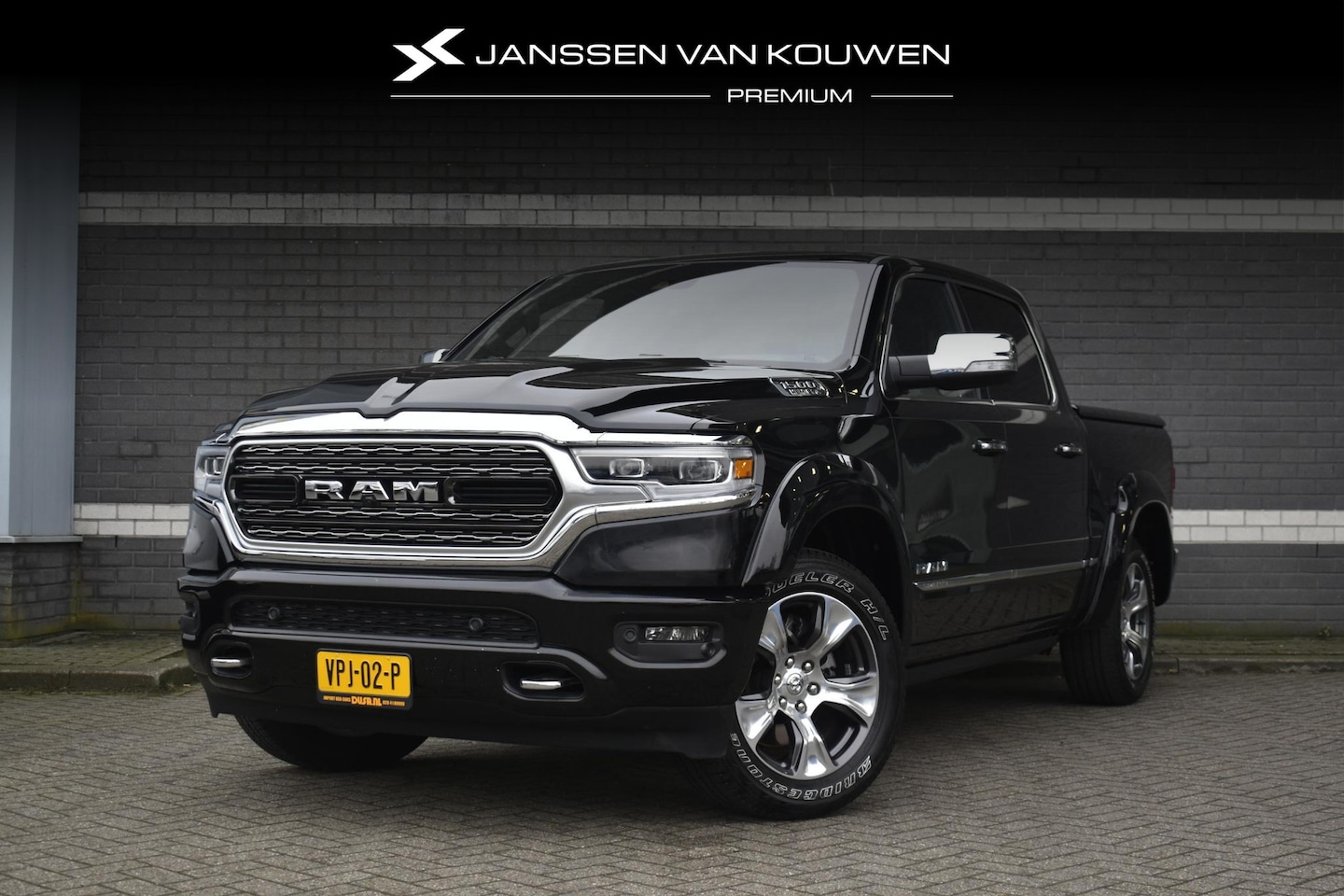 Dodge Ram 1500 - 5.7 V8 4x4 Crew Cab Limited / Panoramadak / Harman Kardon / Stoelverwarming & Ventilatie / - AutoWereld.nl