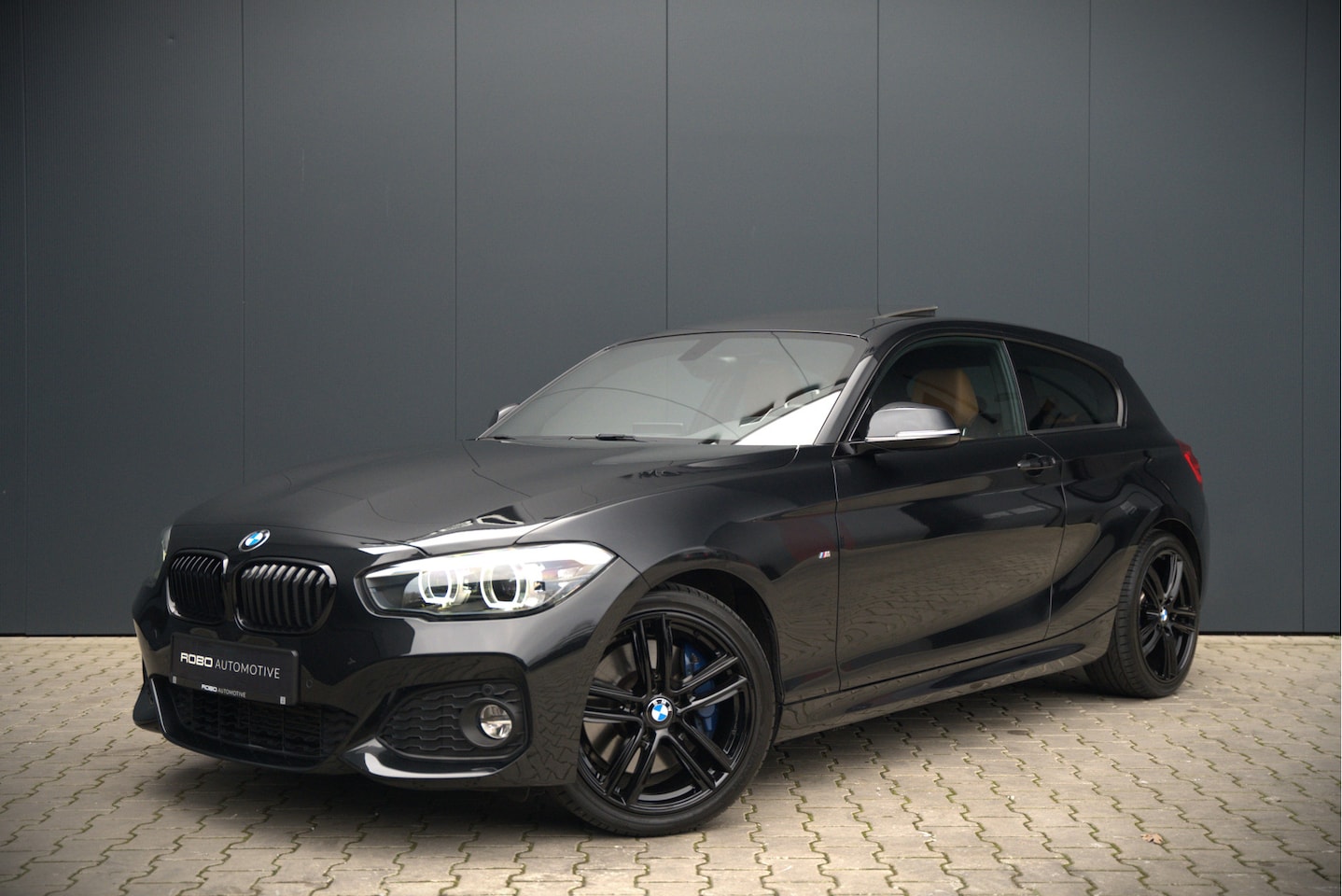 BMW 1-serie - 118i Edition M-Sport Shadow High Executive | Harman Kardon | Panoramadak | Stoelverwarming - AutoWereld.nl