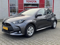 Toyota Yaris - HYBRID 115 ACTIVE APPLE/ANDROID CLIMA AD-CRUISE CAMERA 15 LM-VELGEN NL-AUTO