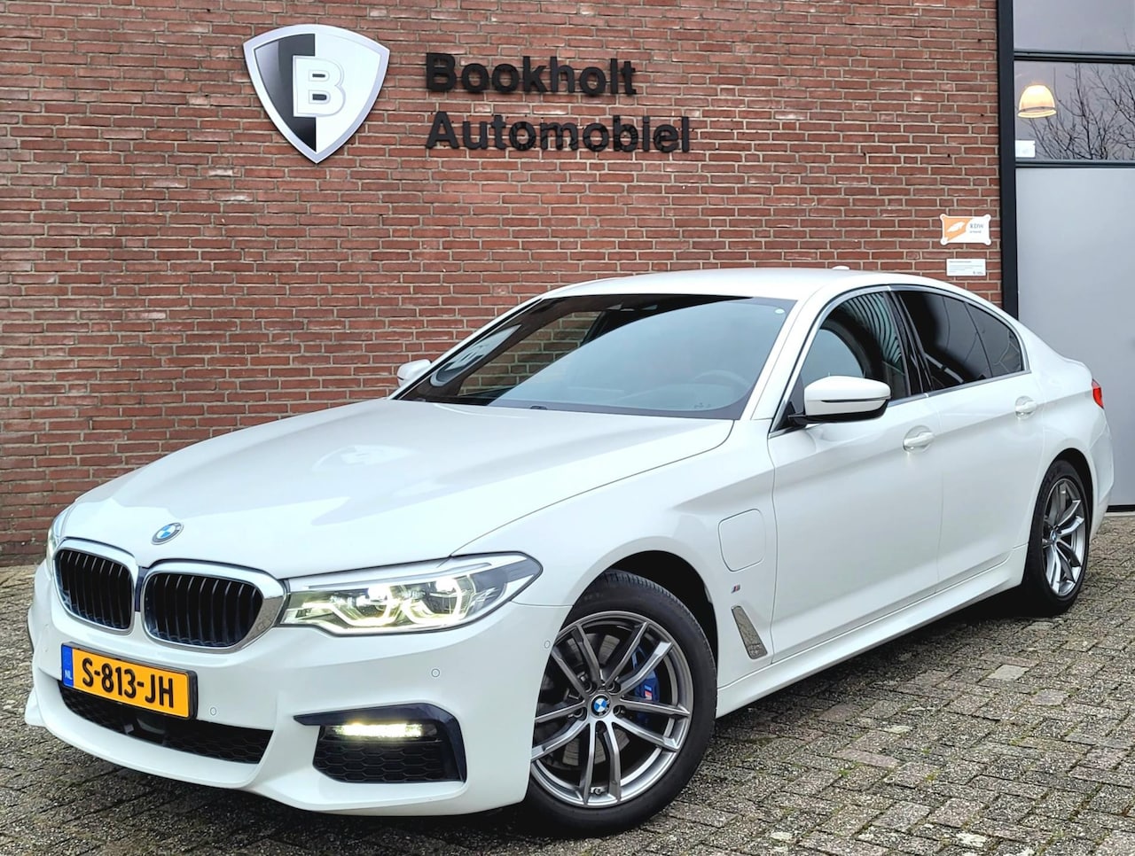 BMW 5-serie - 530e xDrive M-sport, Massage, ACC, HUD, Camera, Stuurverwarming - AutoWereld.nl