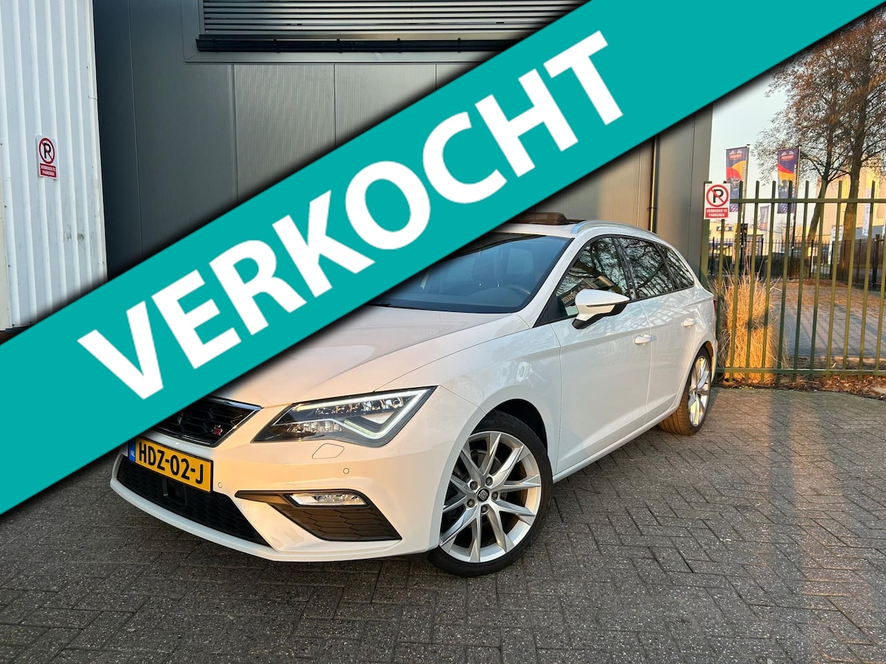 Seat Leon ST - 1.4 EcoTSI FR ST|Pano|Alcantara|Trekhaak - AutoWereld.nl