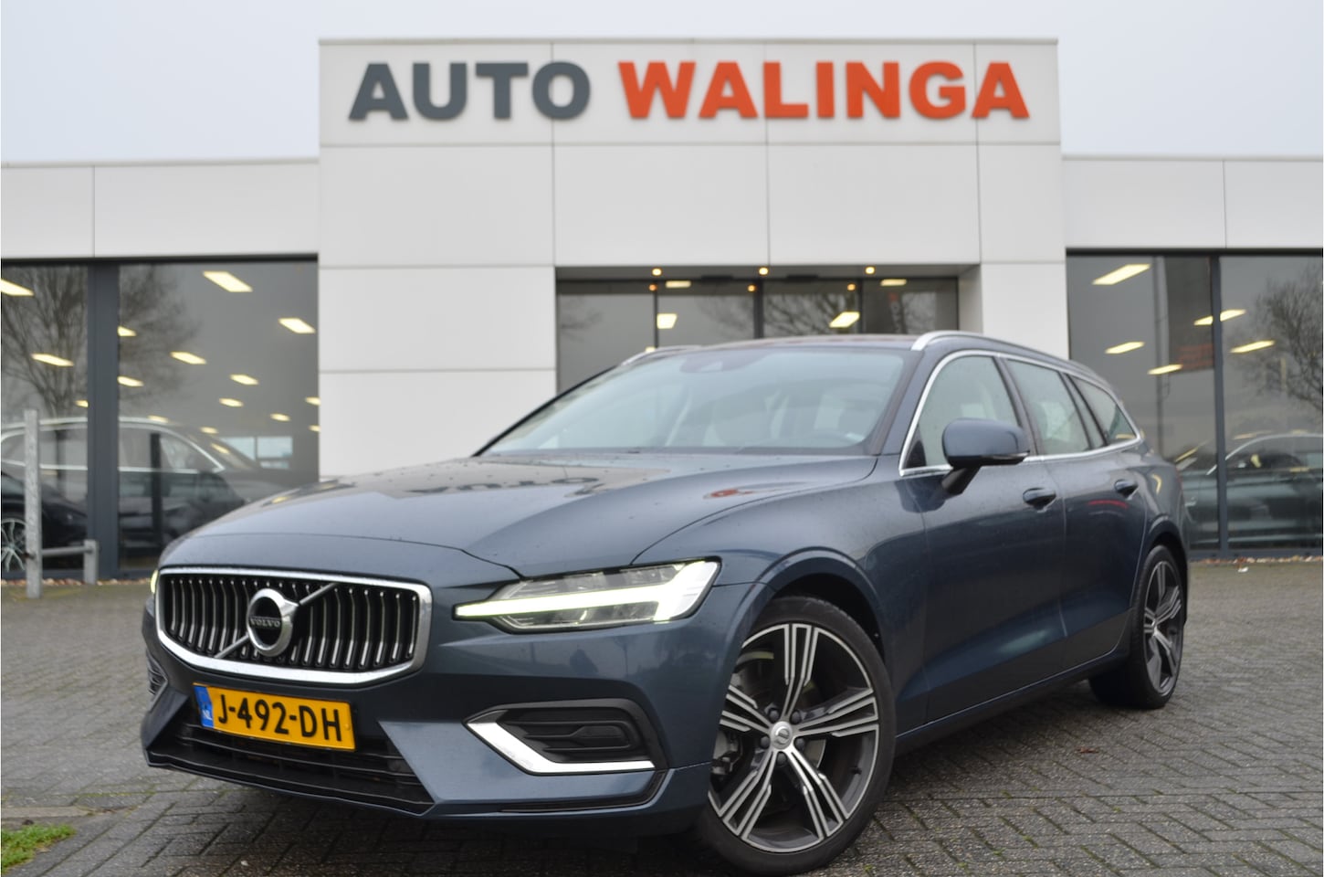 Volvo V60 - 2.0 T5 Inscription Pilot Assist | Memory stoel | Leer | Trekhaak wegklap | Stoelverwarming - AutoWereld.nl