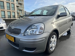 Toyota Yaris - 1.3 VVT-i Sol UNIEK 32000KM NAP AUT Airco Dealer OH Als Nieuw met Nieuwe banden