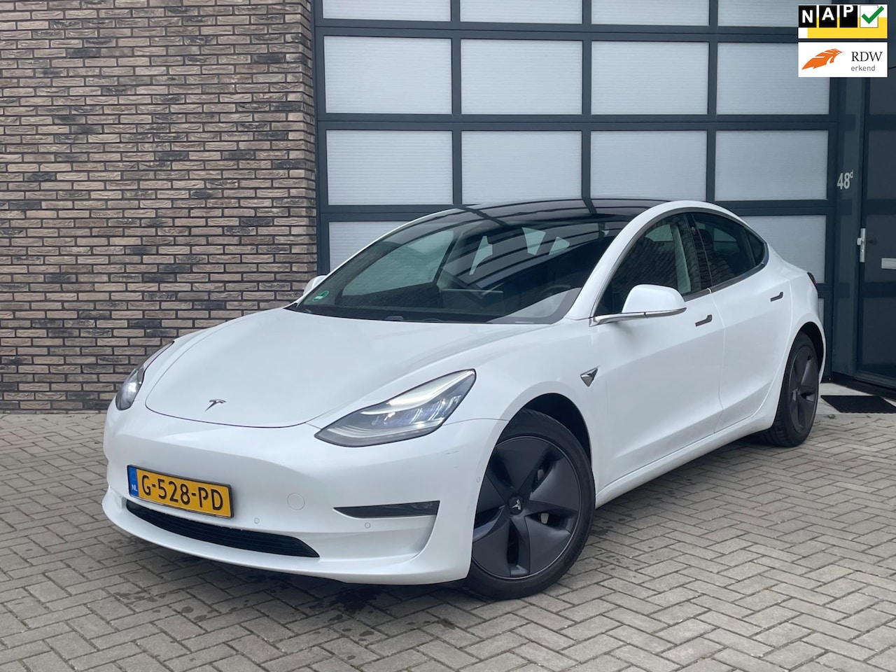 Tesla Model 3 - Long Range RWD Long Range Dual Motor AWD 75 kWh TREKHAAK AUTOPILOT Incl. BTW - AutoWereld.nl