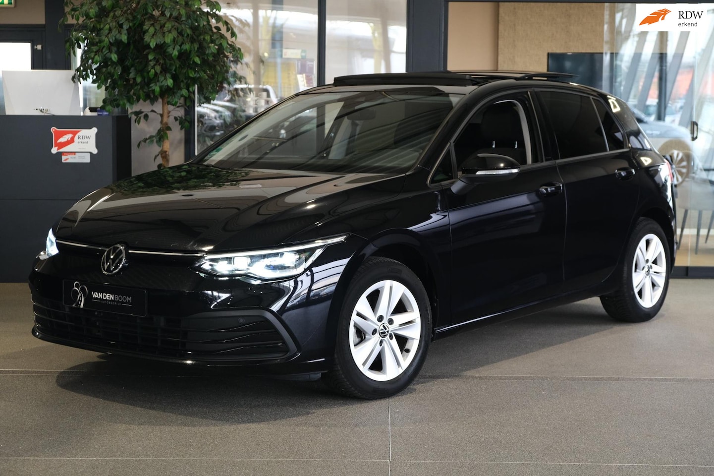 Volkswagen Golf - 1.5 TSI Life Pano IQ Led Acc Navi Pdc Climate - AutoWereld.nl