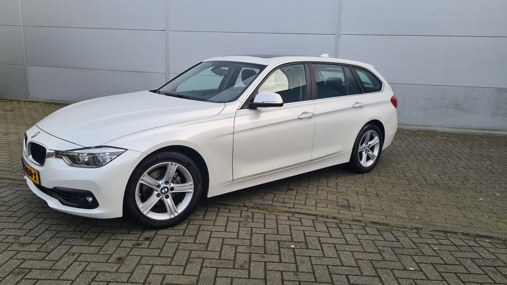 BMW 3-serie Touring - 320i Centennial Executive Panoramadak | BMW Service Inclusief (9/2027 of 36.000 km) - AutoWereld.nl