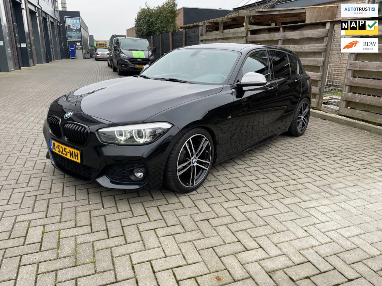 BMW 1-serie - 116i Edition M Sport Line Shadow volledig M135 uitgevoerd - AutoWereld.nl