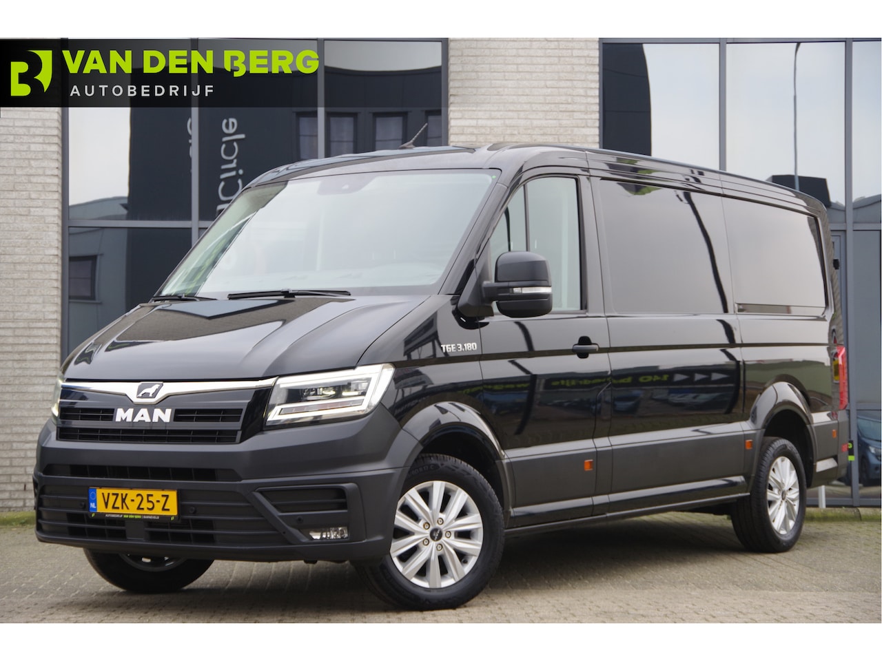 MAN TGE - 3.180 35 2.0 L3H2 L2H1 177PK AUT. LED, ADAPT. CRUISE, CAMERA, APPLE CARPLAY, AIRCO, PARKEE - AutoWereld.nl