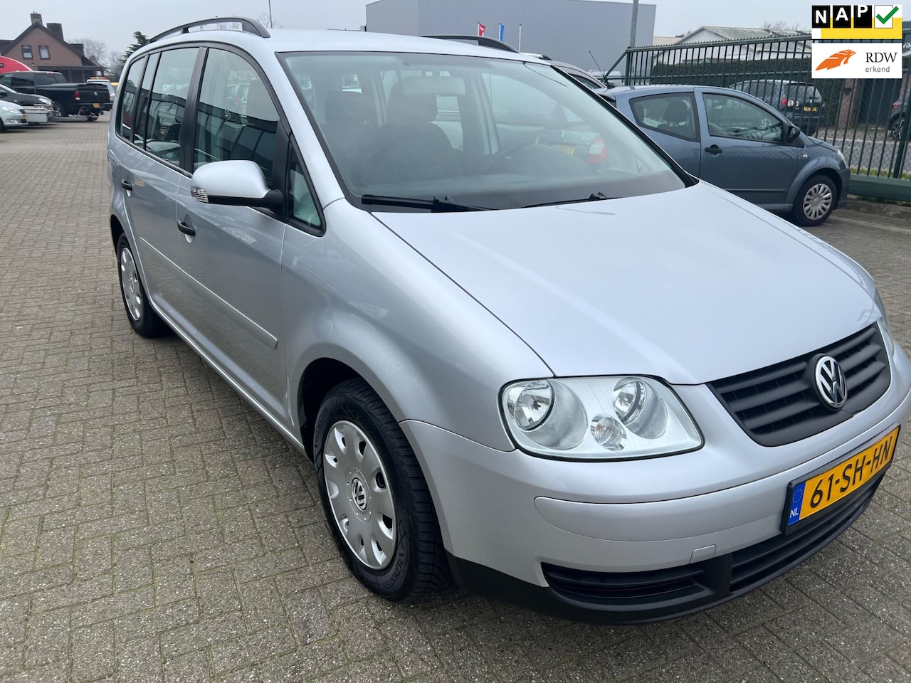 Volkswagen Touran - 1.6-16V FSI Business 1.6-16V FSI Business - AutoWereld.nl