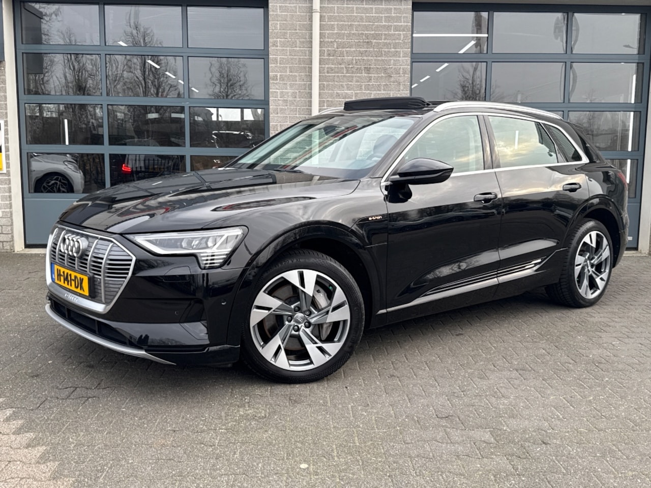 Audi e-tron - e-tron 50 quattro Launch edition plus 71 kWh | SCHUIFDAK | TREKHAAK | LEER | - AutoWereld.nl