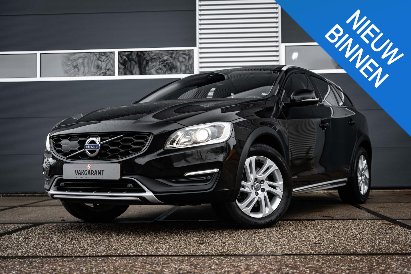 Volvo V60 Cross Country - 2.0 D3 Summum |Trekhaak |Pano |Stoelverw.|Memory seat |Camera - AutoWereld.nl