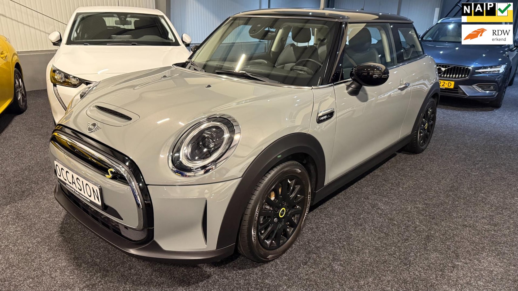 MINI Mini-Electric - Cooper SE Camden Pano, Carplay achteruit camera - AutoWereld.nl