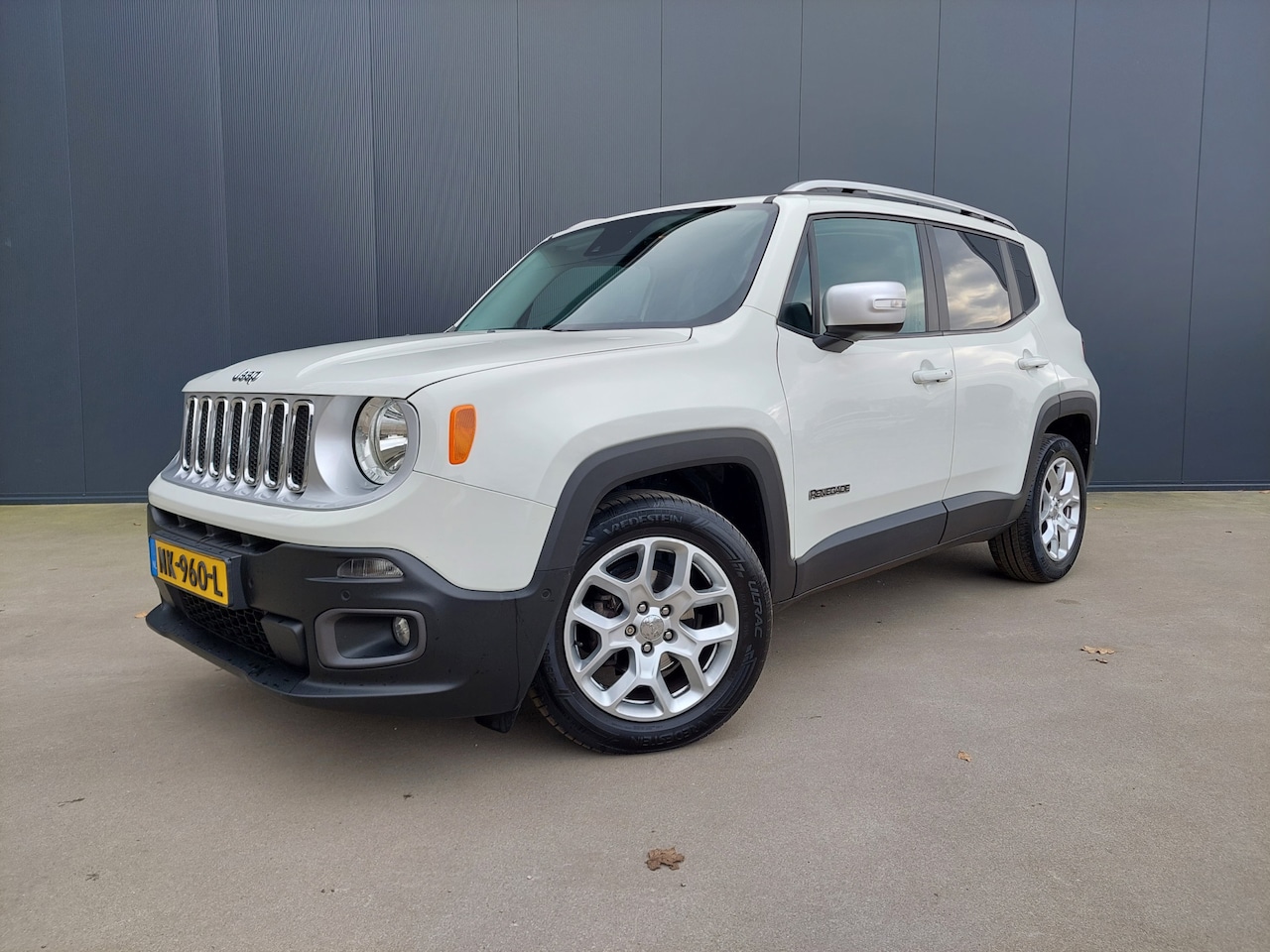 Jeep Renegade - 1.4 MultiAir AUTOMAAT Limited NAVI CRUISE ECC TREKHAAK - AutoWereld.nl