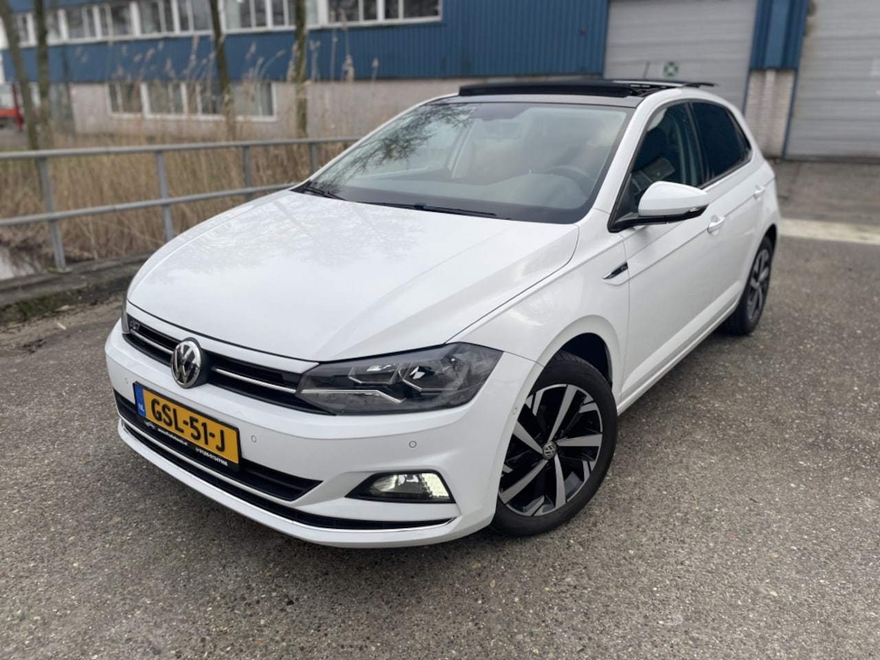 Volkswagen Polo - 1.0 TSI R-Line Dsg/Pano /Navi/Camera - AutoWereld.nl