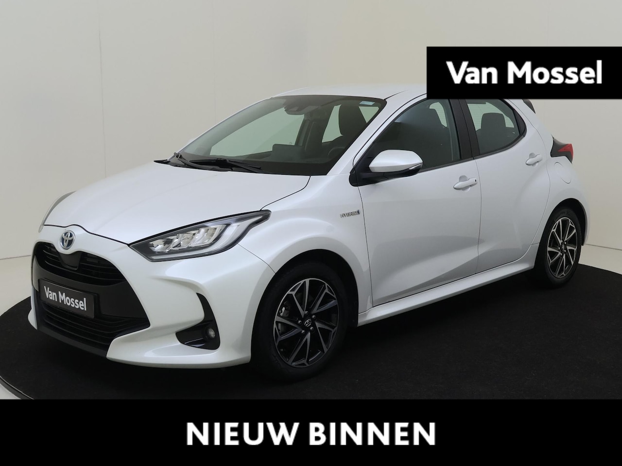 Toyota Yaris - 1.5 Hybrid Dynamic Navigatie / Cruise Control /  Climate Control / Camera Achter - AutoWereld.nl