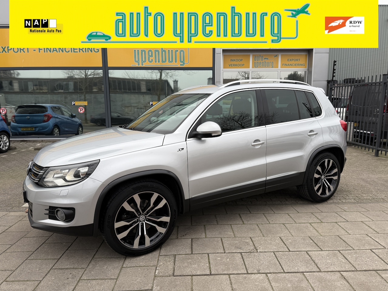 Volkswagen Tiguan - 2.0 TSI Sport&Style 4Motion Automaat * Navi Groot * Leder * PDC * Led * 19 Inch Velgen * D - AutoWereld.nl