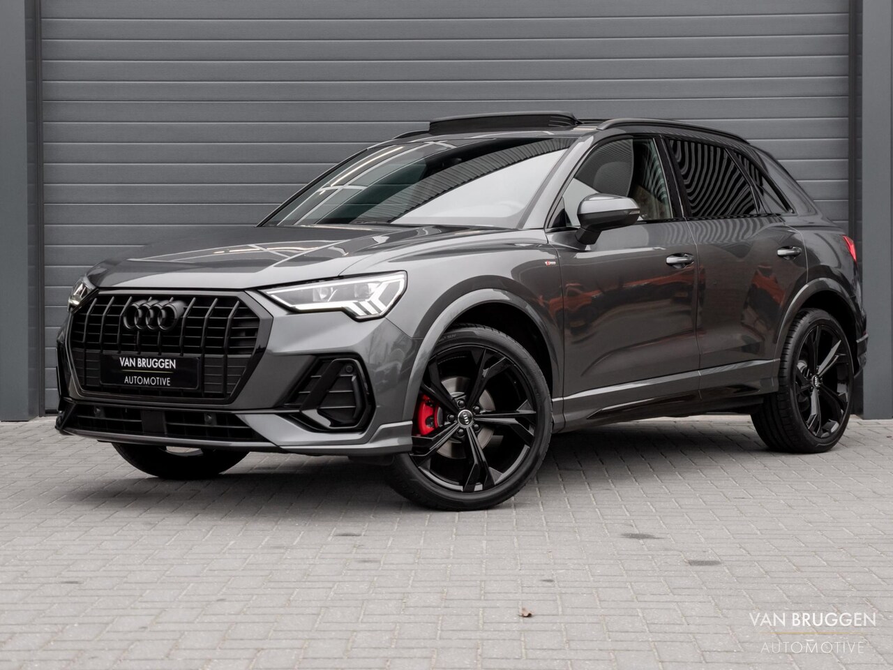 Audi Q3 - 35 TFSI S-Line Pano Trekhaak Leer 20" Standkachel ACC BTW Sfeer - AutoWereld.nl