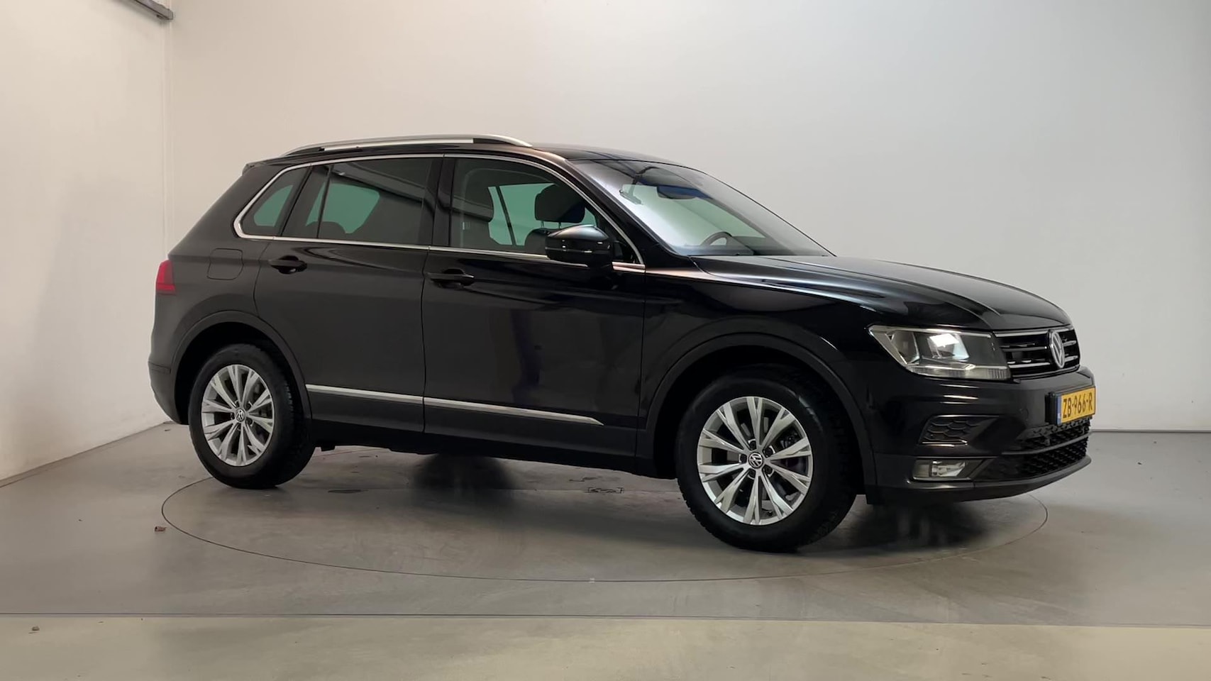 Volkswagen Tiguan - 1.5 TSI 150pk DSG ACT Comfortline Business Navigatie Parkeersensoren DAB+ - AutoWereld.nl