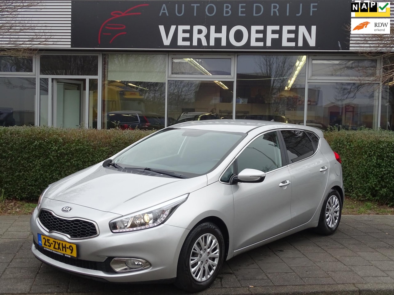 Kia Cee'd - 1.6 CRDi Comfort Pack - XENON - CRUISE / CLIMATE CONTR - TREKHAAK - BLEUTOOTH - AUX - USB - AutoWereld.nl