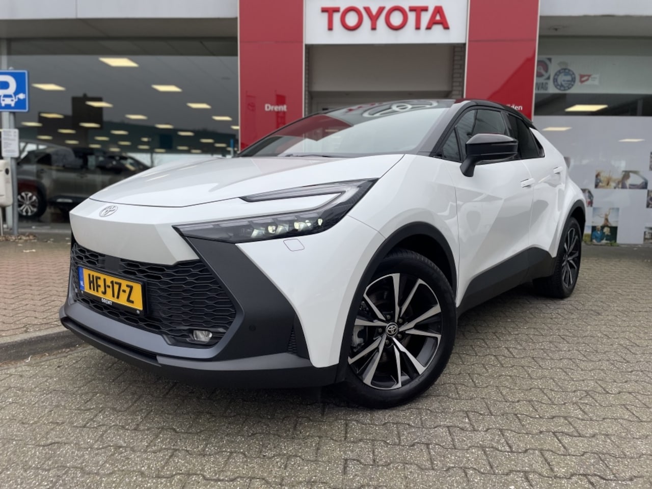 Toyota C-HR - 2.0 PHEV 220 First Edition | Navi | Sensoren v/a | Dodehoek | - AutoWereld.nl