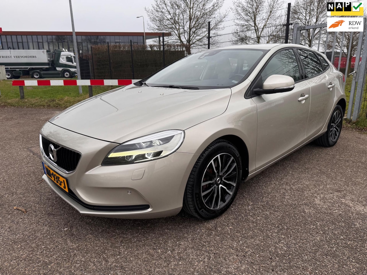 Volvo V40 - 1.5 T2 Automaat Momentum NAP LED Zeer nette auto - AutoWereld.nl