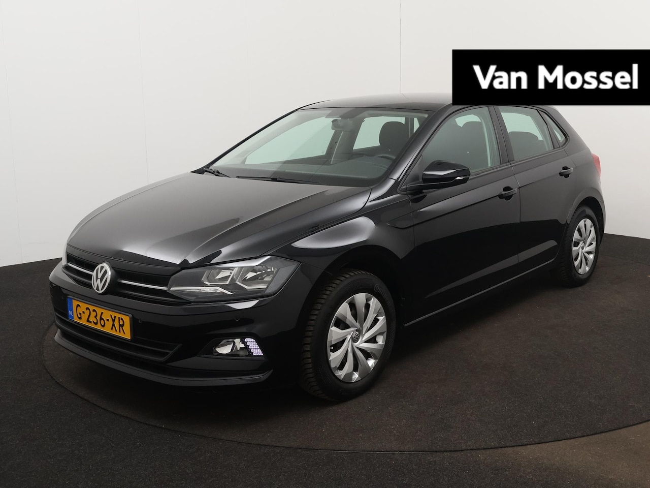 Volkswagen Polo - 1.0 TSI Comfortline | Navigatie | Airco | Parkeersensoren voor + achter | Trekhaak - AutoWereld.nl