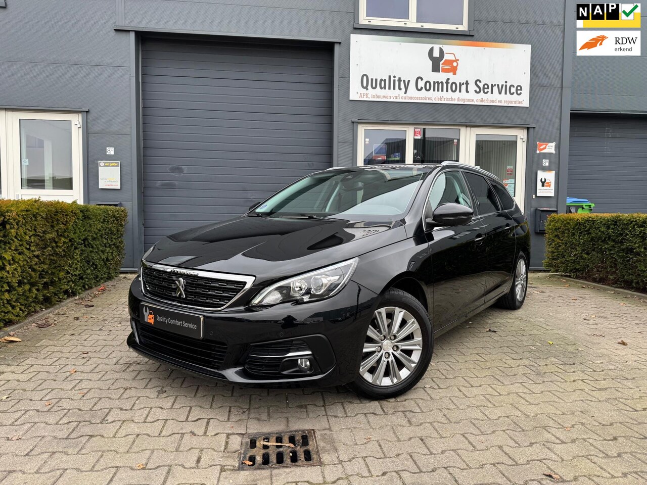 Peugeot 308 SW - 1.2 PureTech Blue Lease Premium|Pano|Carplay|Garantie|Nap - AutoWereld.nl