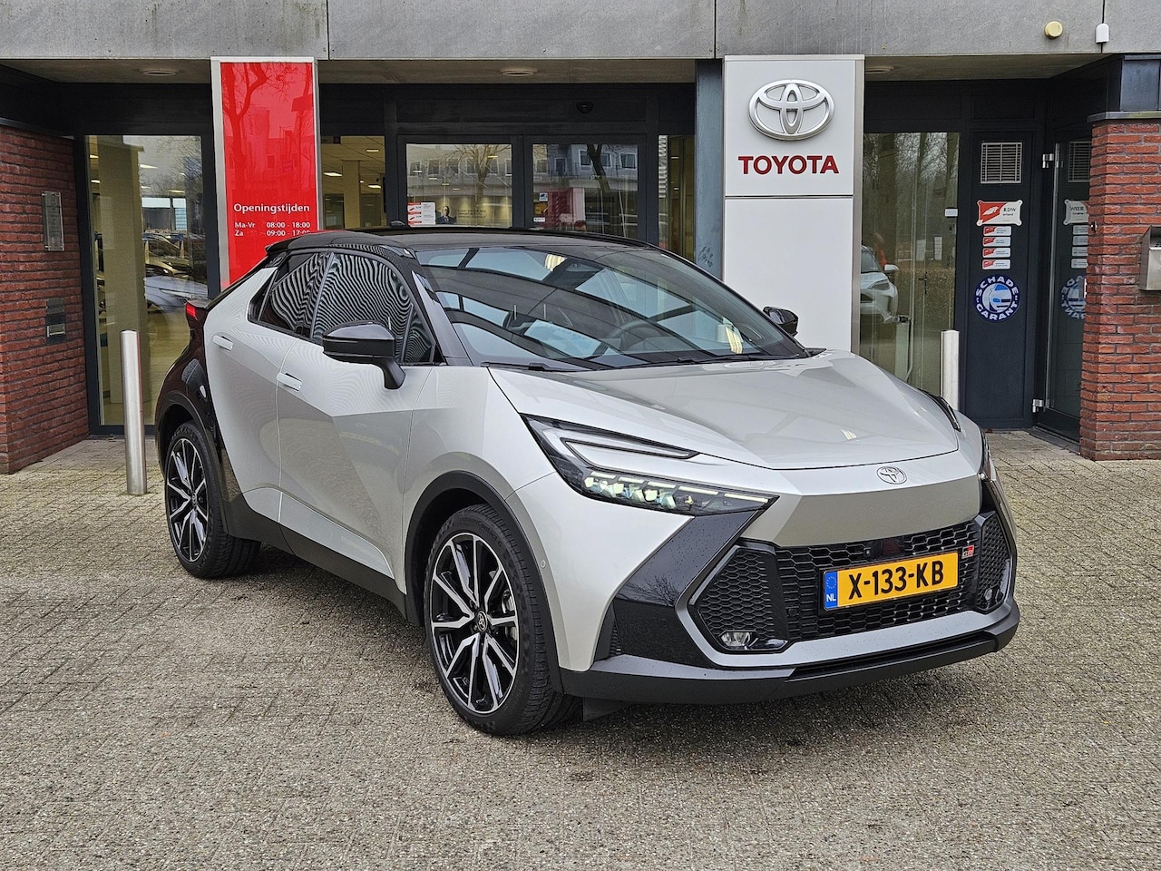 Toyota C-HR - 2.0 HYBRID 200 GR-SPORT PREMIERE EDITION APPLE/ANDROID PANODAK JBL 360GR-CAM EL-ACHTERKLEP - AutoWereld.nl