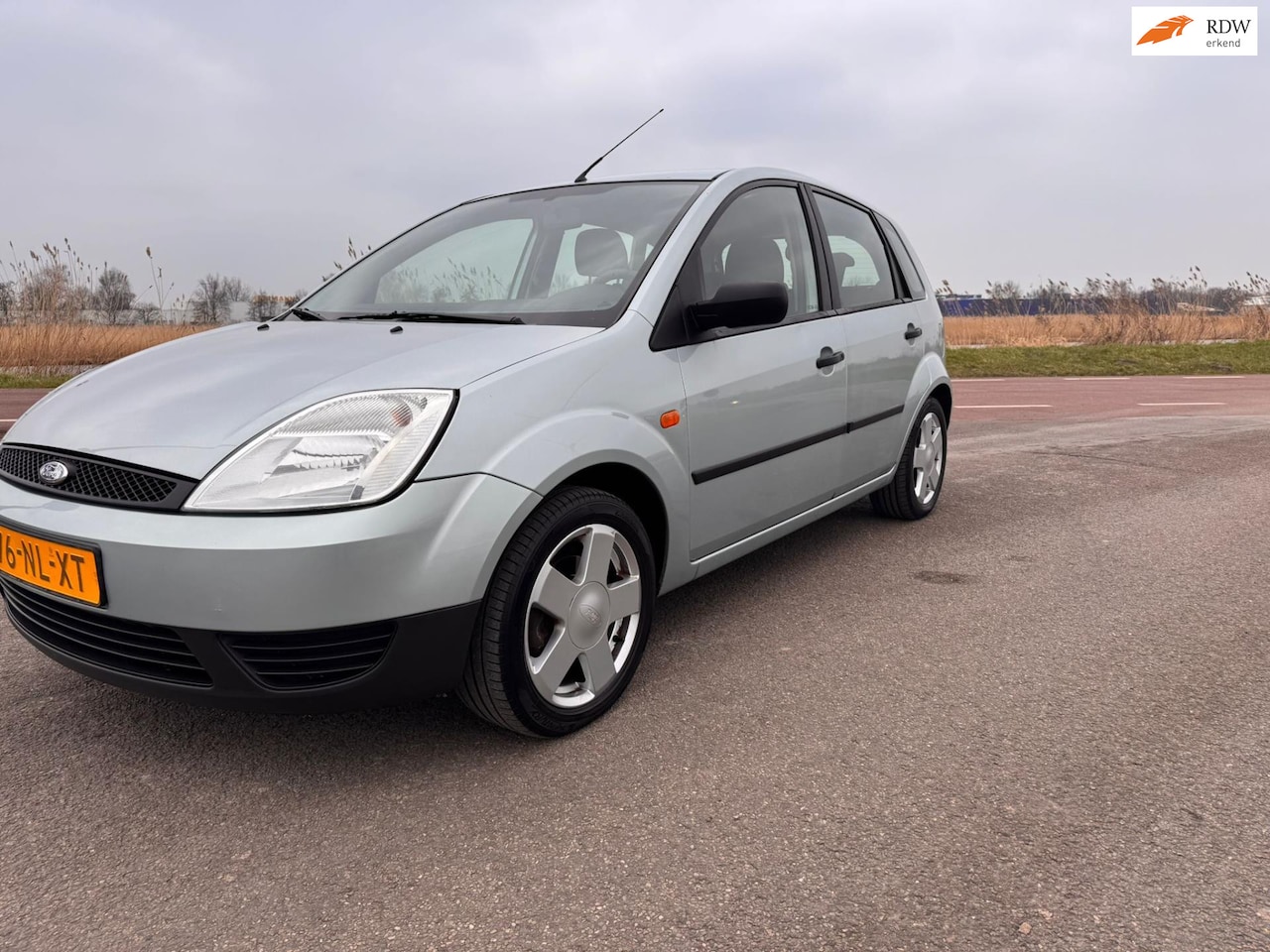 Ford Fiesta - 1.25-16V Ambiente incl nieuwe apk en garantie ! - AutoWereld.nl