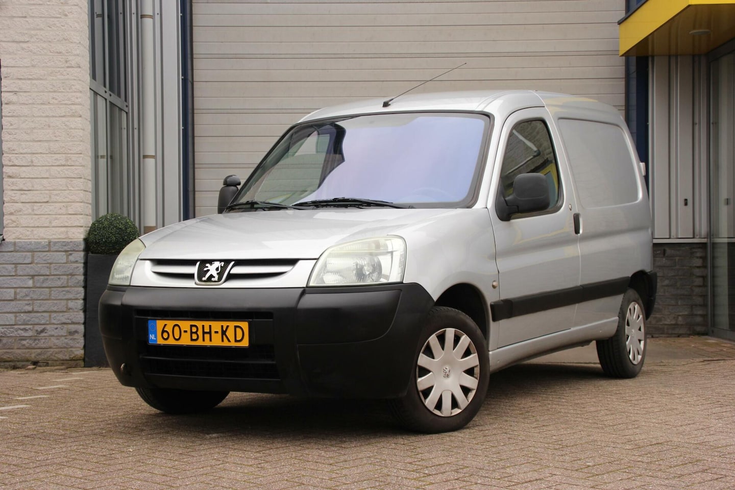 Peugeot Partner - bestel 170C 1.9 D |NIEUWE APK, AIRCO, TREKHAAK, ELEKTRISCHE RAMEN| - AutoWereld.nl