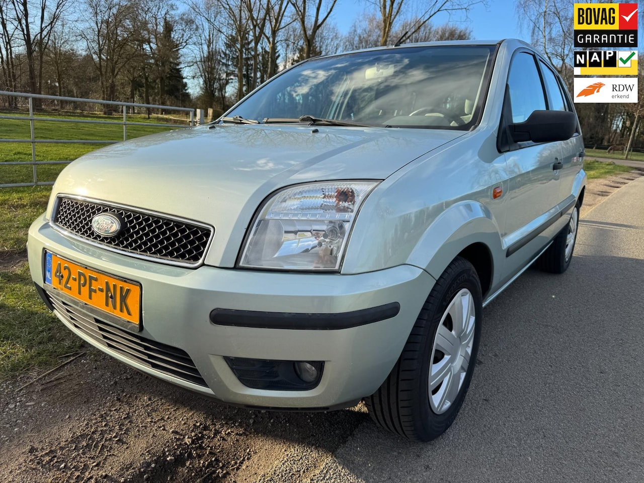 Ford Fusion - 1.4-16V Ghia met airco en trekhaak - AutoWereld.nl