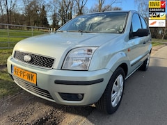 Ford Fusion - 1.4-16V Ghia met airco en trekhaak