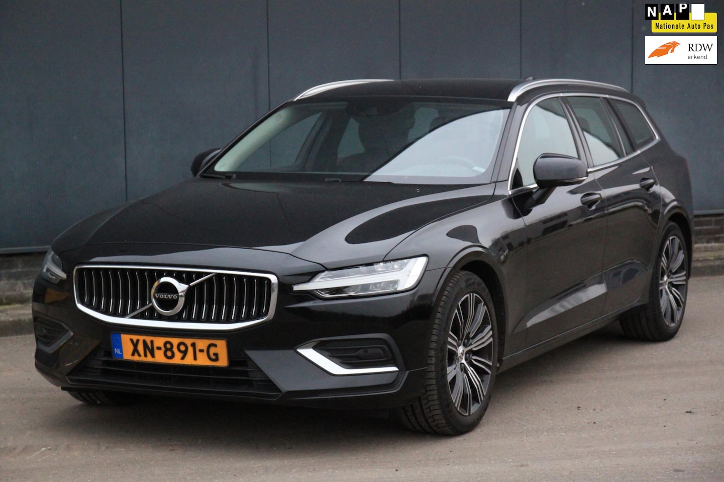 Volvo V60 - 2.0 T5 Inscription Xenon/Camera/Trekhaak/Leer/Parkeersensor v,a/1e Eig. - AutoWereld.nl