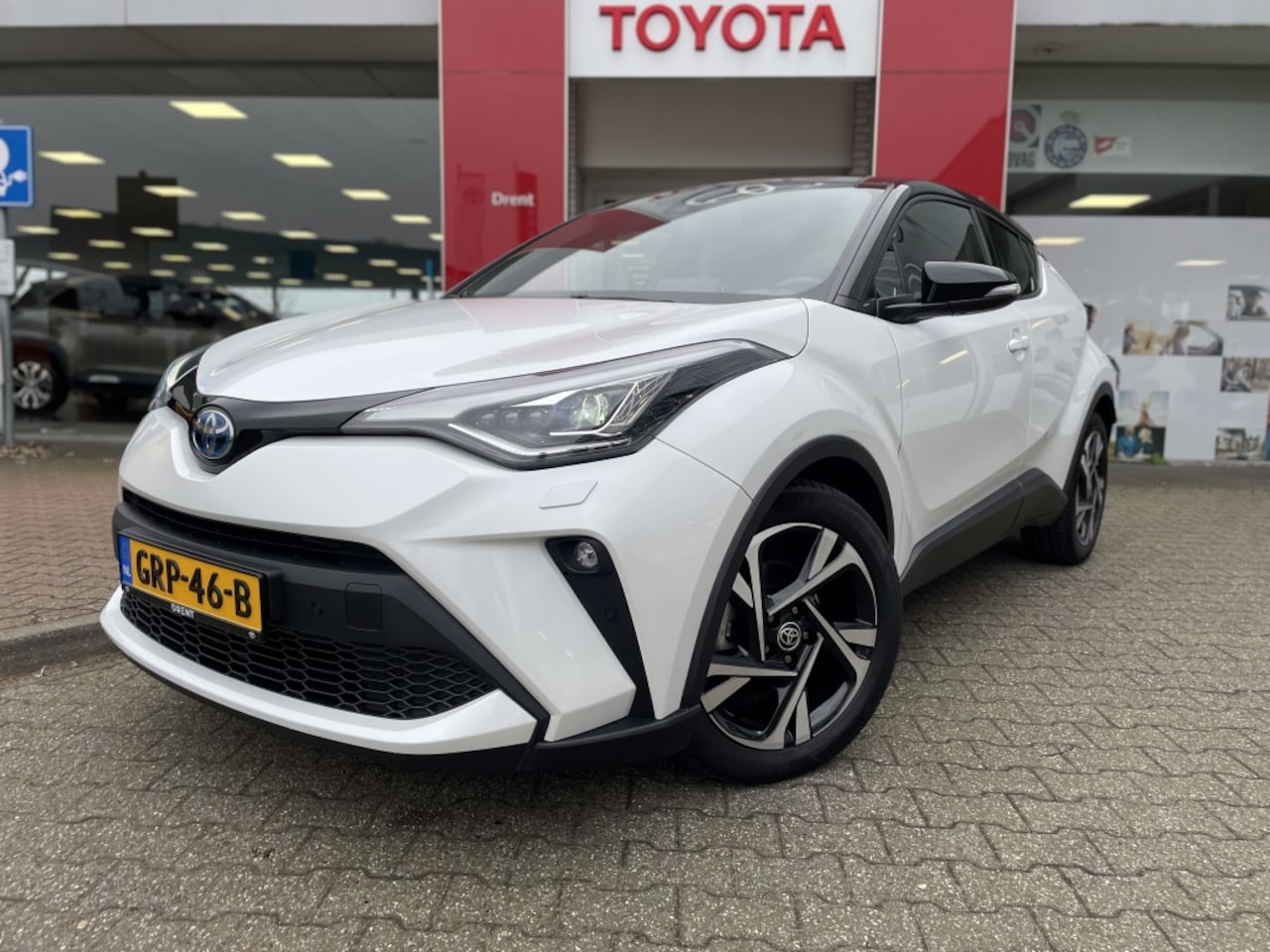 Toyota C-HR - 1.8 Hybrid Style Bi-tone | Premium Pakket | Sensoren v/a | Andro - AutoWereld.nl