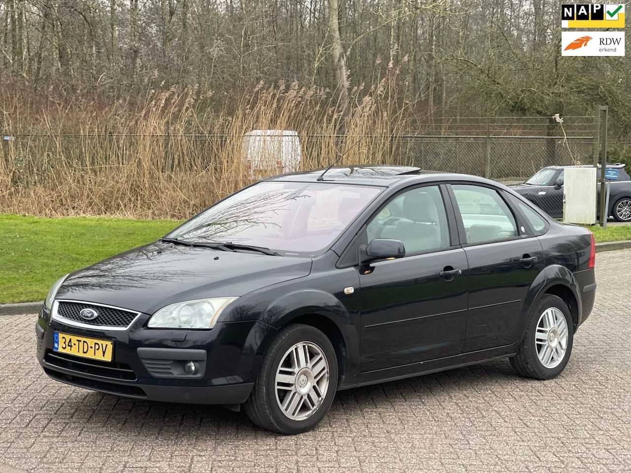 Ford Focus - 1.6-16V Ghia 1.6-16V Ghia/NIEUWE APK - AutoWereld.nl