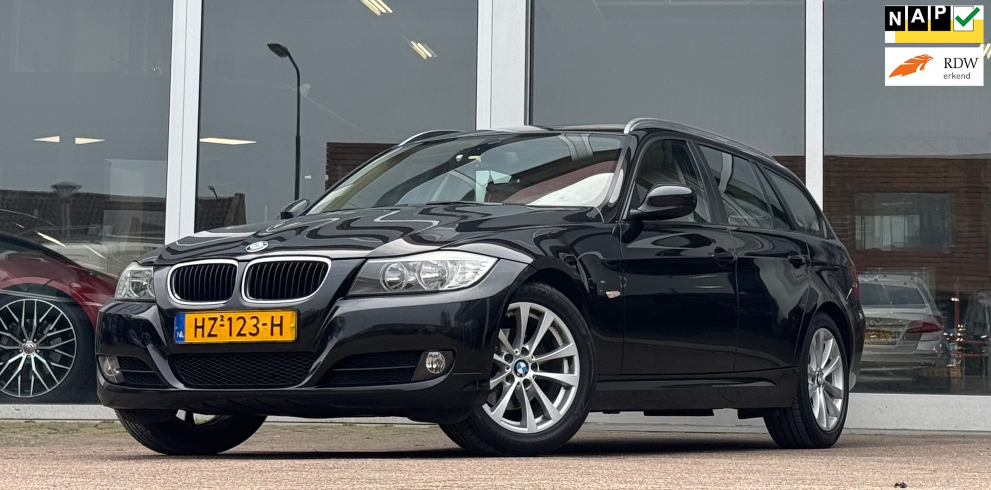 BMW 3-serie Touring - 318i Luxury Line Navi Trekhaak Leer - AutoWereld.nl