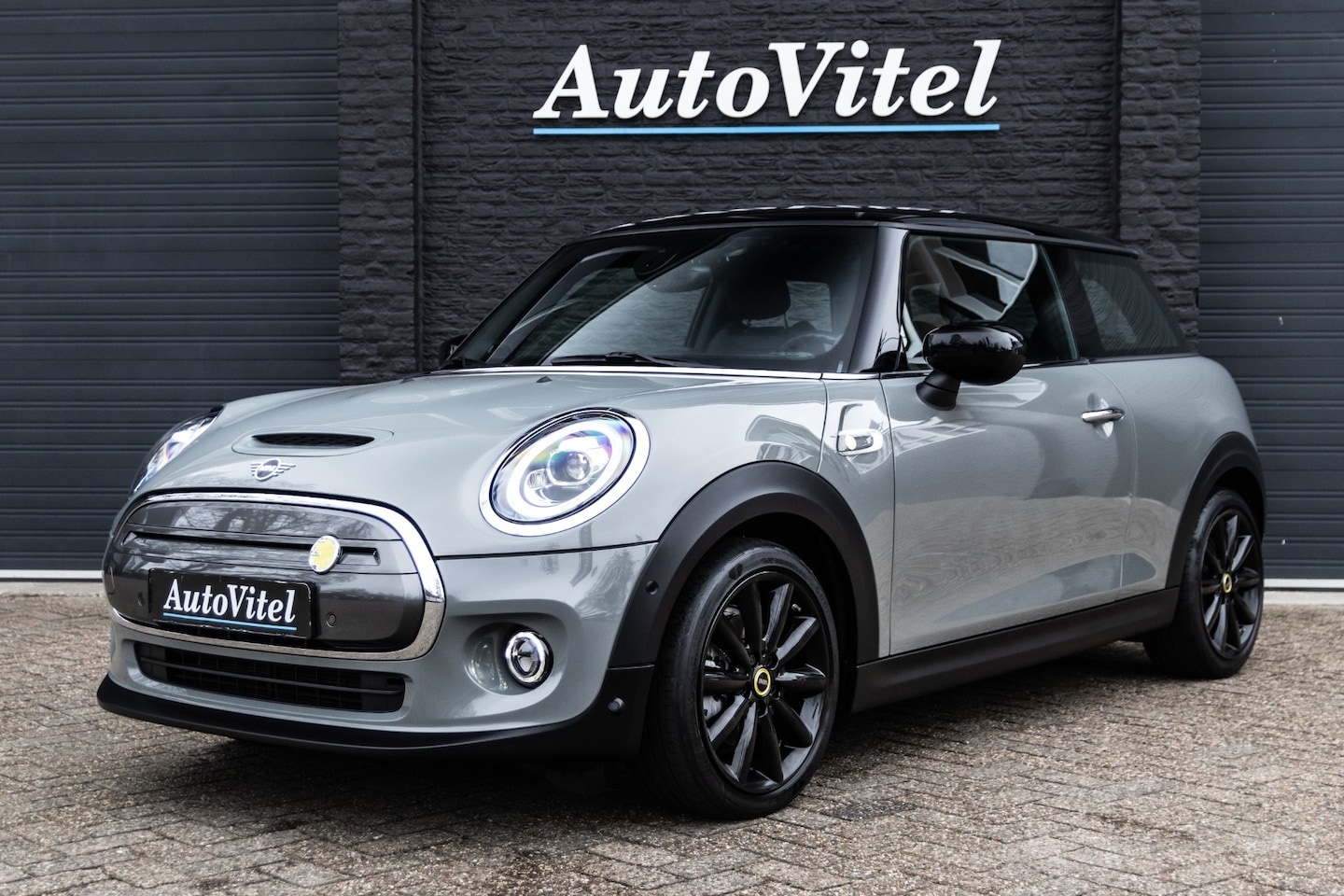 MINI Mini-Electric - Cooper SE | Achteruitrijcamera | Harman Kardon | Head-up | Comfort Access | Sportleder - AutoWereld.nl