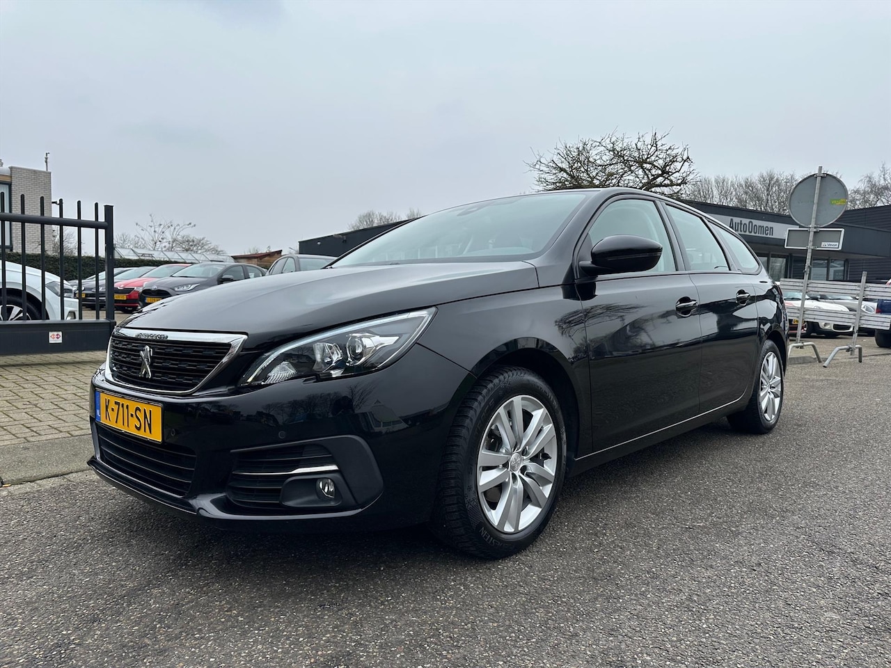 Peugeot 308 SW - 1.2 PureTech 110pk Blue Lease Active Digitaal Dashboard Navigatie - AutoWereld.nl