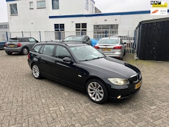 BMW 3-serie Touring - 320i Business Line. Automaat