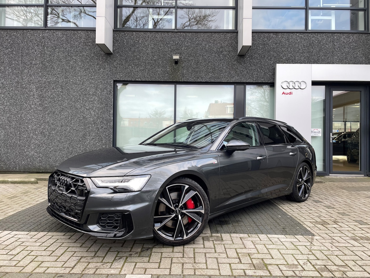 Audi A6 Avant - 55 TFSI e quattro S edition Competition/367pk/Panoramadak/21 inch velgen/Trekhaak/ Matrix - AutoWereld.nl