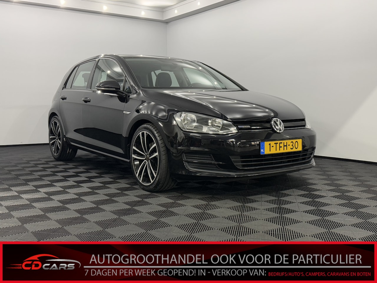 Volkswagen Golf - 1.6 TDI Comfortline BlueMotion Clima, Parkeersensoren, Cruise control, A start stop, Navi, - AutoWereld.nl