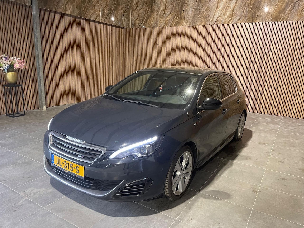 Peugeot 308 - 2.0 BlueHDi GT 180 PANO AUTOMAAT BOMVOL GRIJS 2016 - AutoWereld.nl