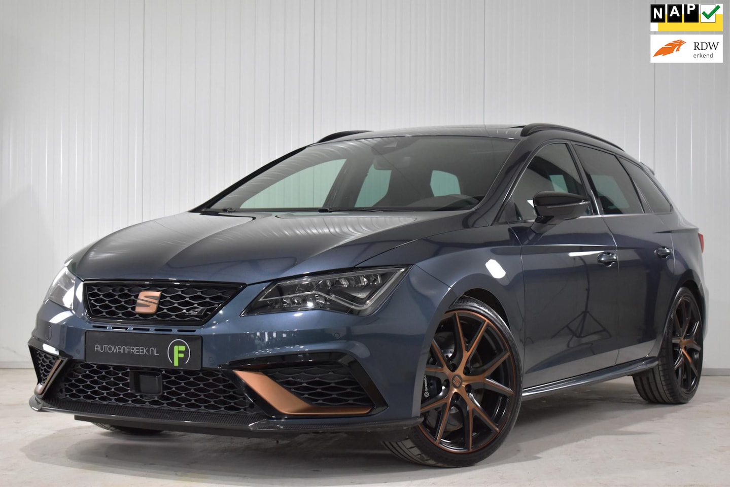 Seat Leon ST - 2.0 TSI 4DRIVE CUPRA R 300PK | 1E EIG | PANO | BEATS | NIEUWSTAAT | ACC | KEYLESS - AutoWereld.nl